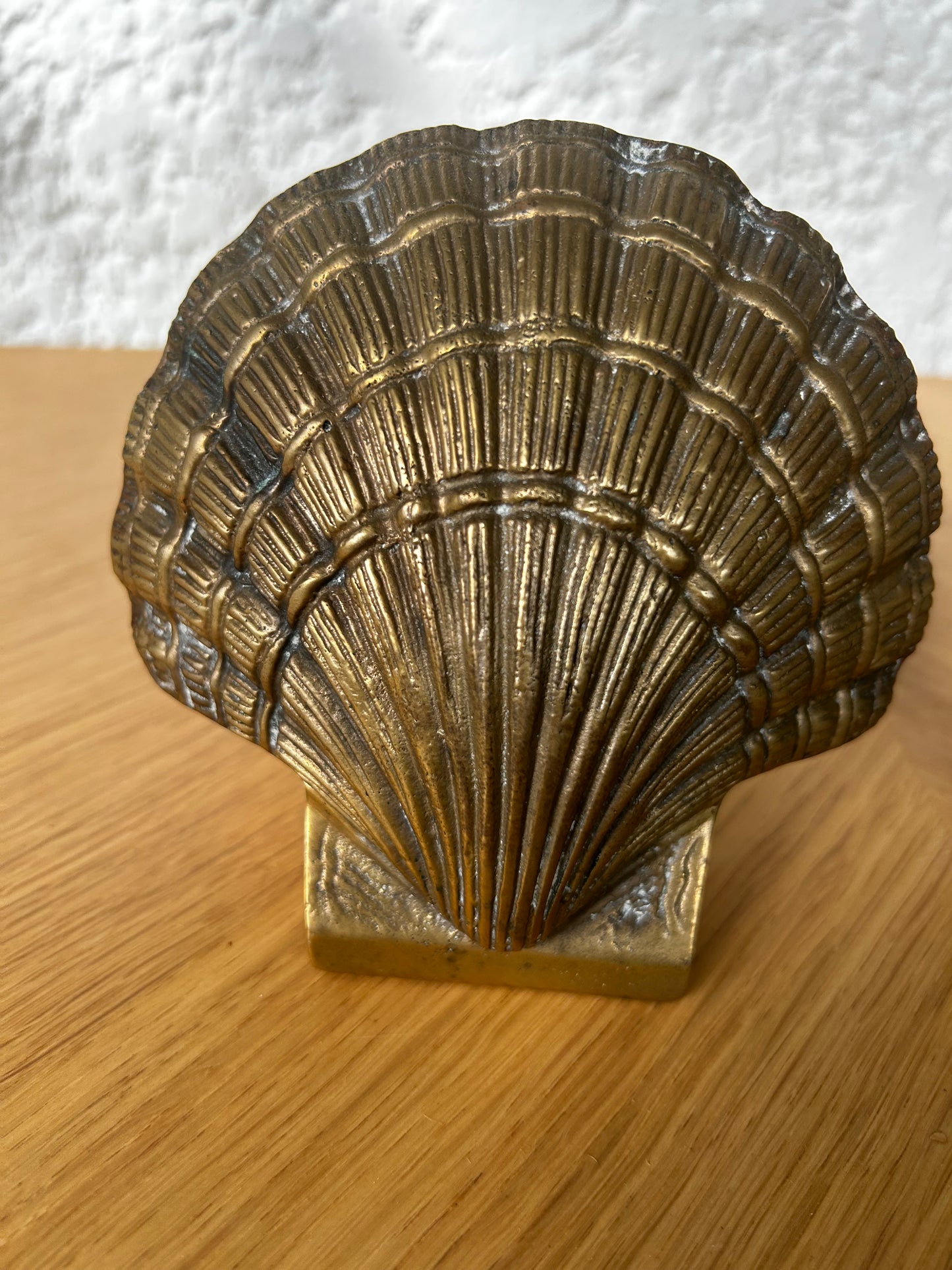 Serres livre laiton coquillage