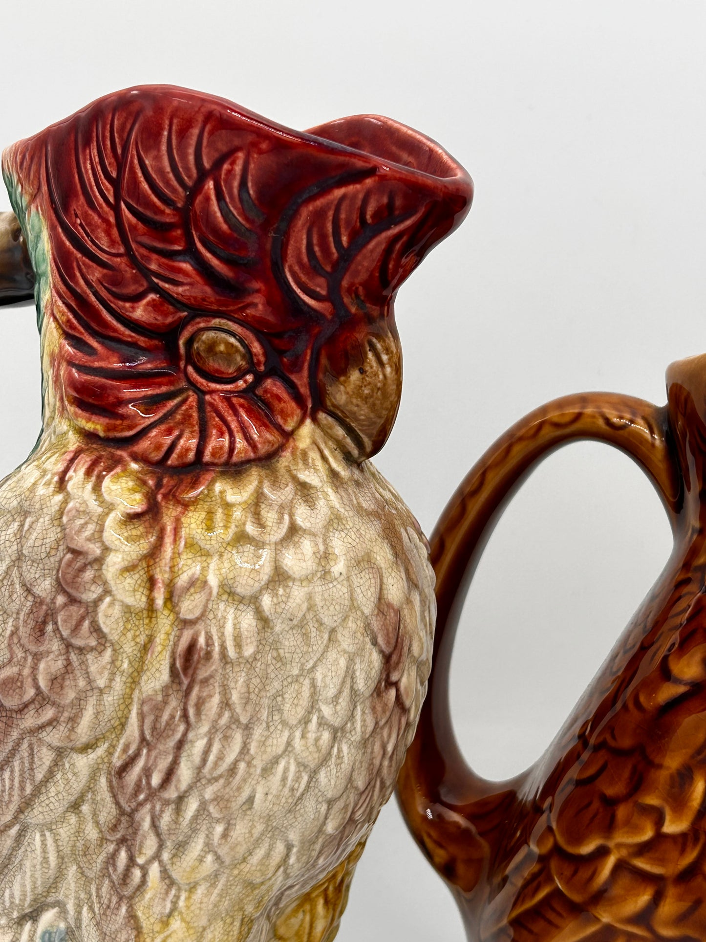 Pichet majolique cacatoès