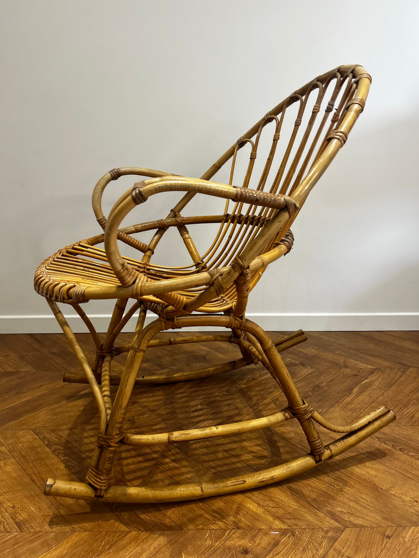 Rocking-chair rotin vintage