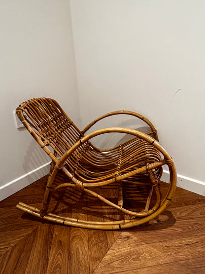 Chaise à bascule rotin enfant