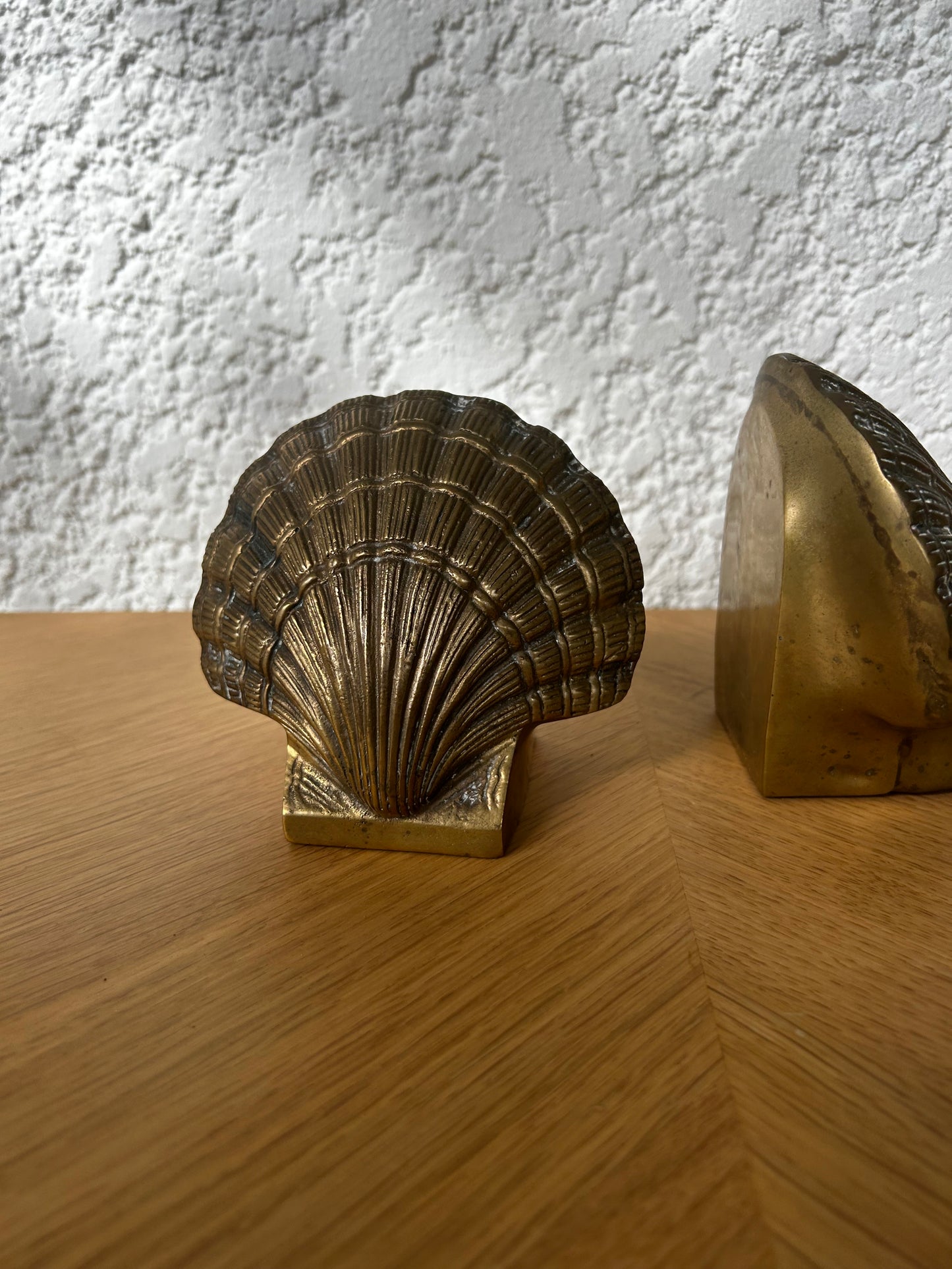 Serres livre laiton coquillage