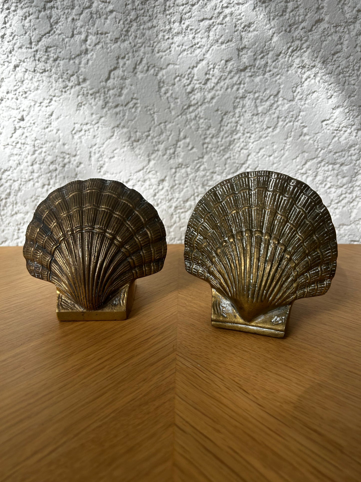 Serres livre laiton coquillage