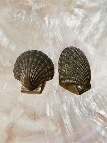 Serres livre laiton coquillage