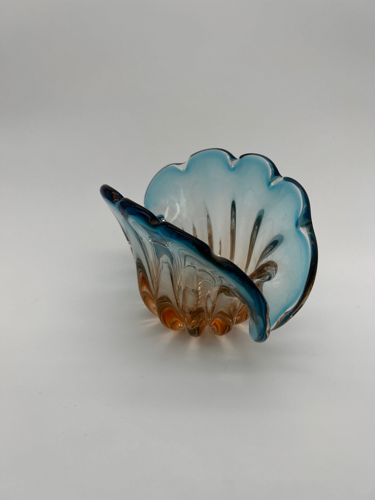 Vide poche Murano forme bénitier bleu