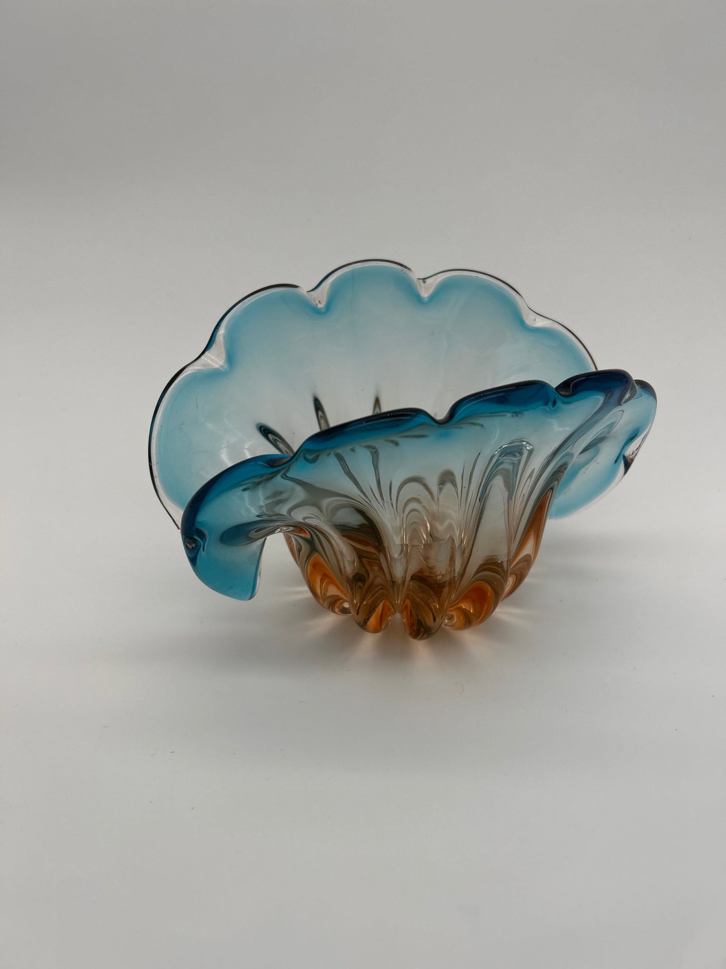 Vide poche Murano forme bénitier bleu