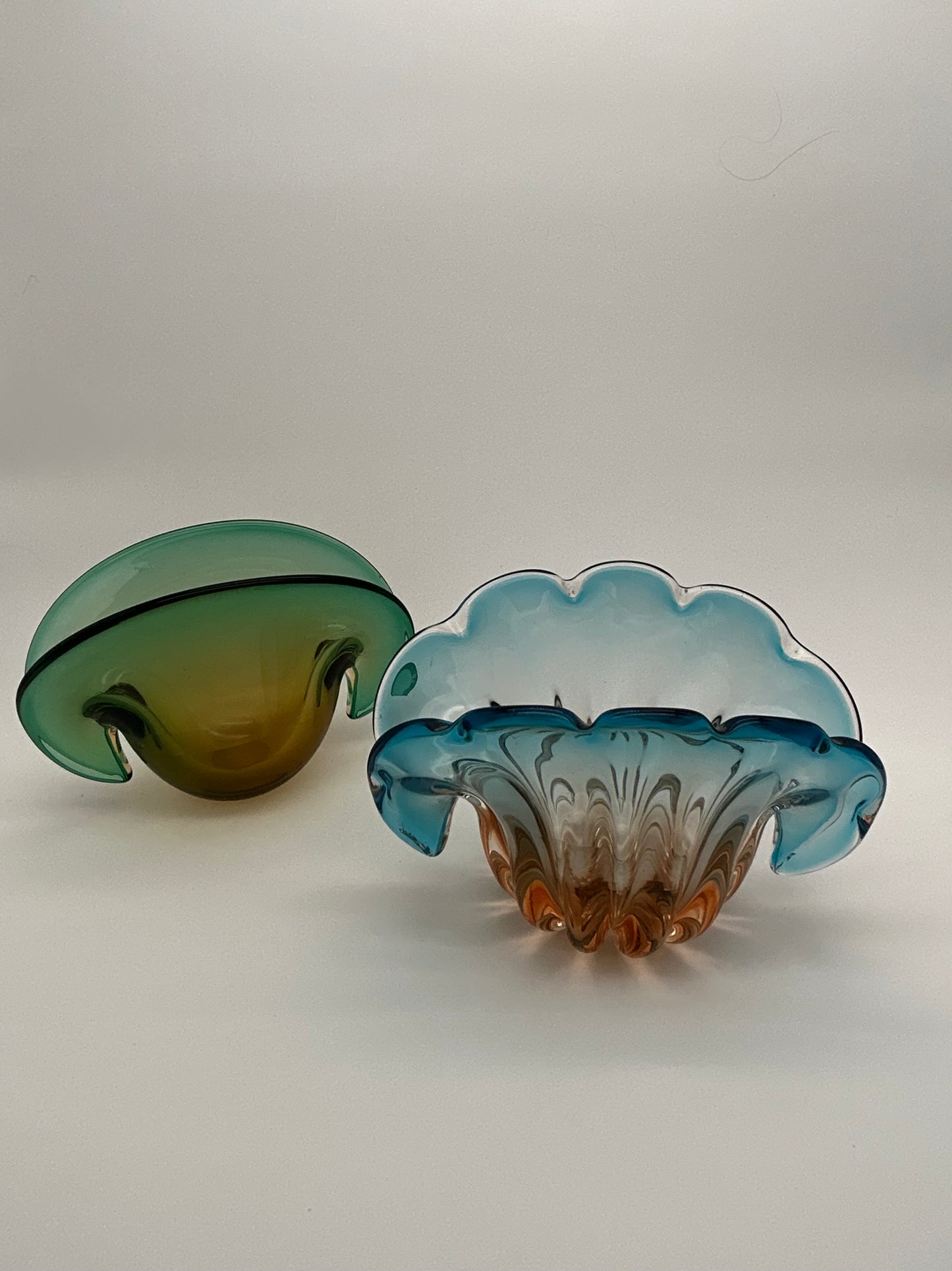 Vide poche Murano forme bénitier bleu